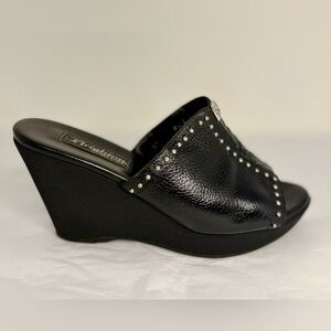 🌸BRIGHTON pre-owned black wedge sandals. Size 7M. WWEDGE07.